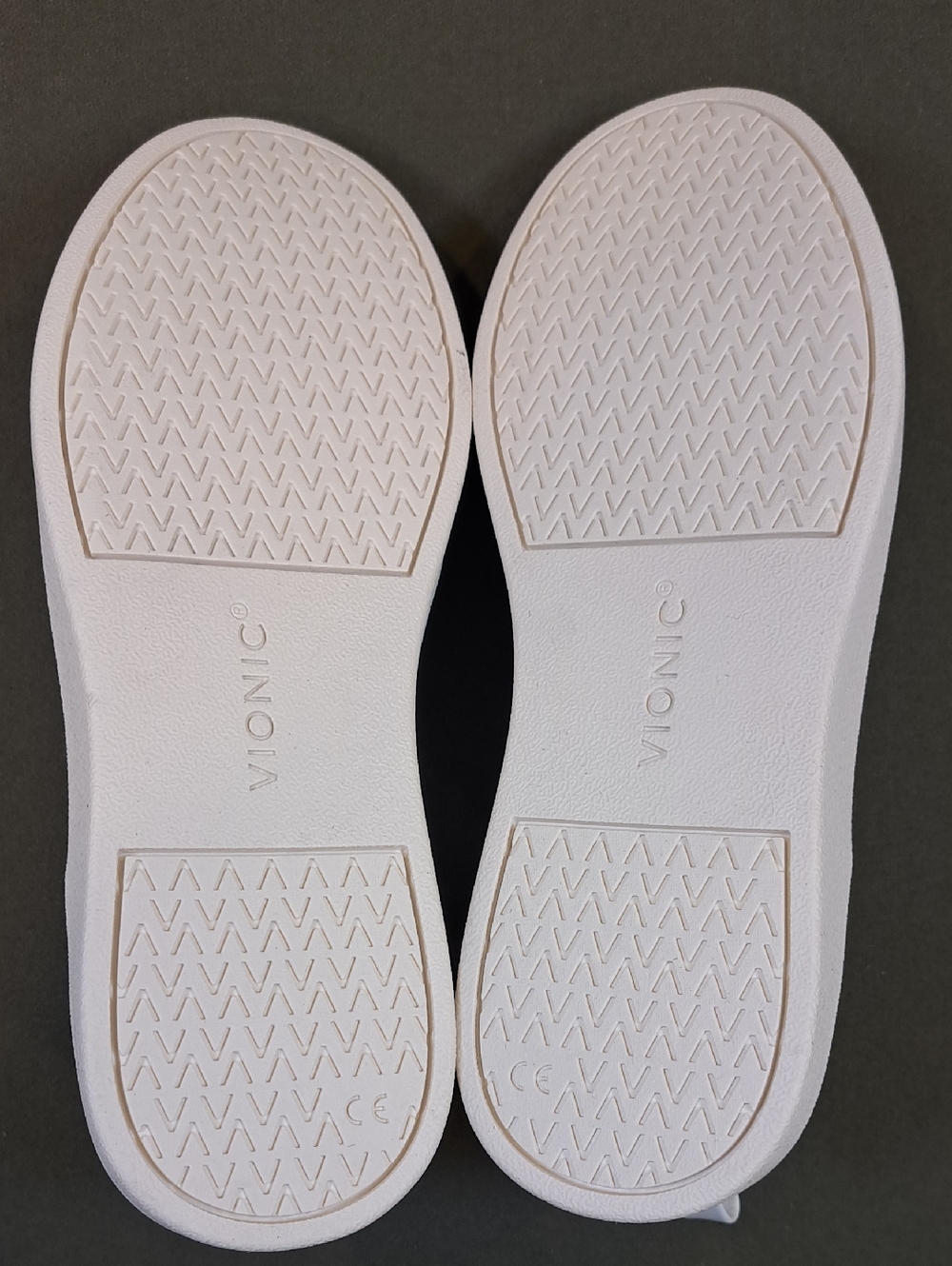 Vionic Winny Sneakers - Color: White - Size: Women 9 - Picture 9 of 11